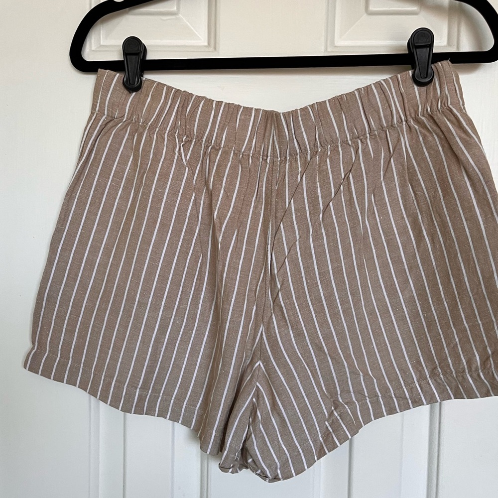 LOFT Pleated Linen-blend Shorts - Picture 5 of 8